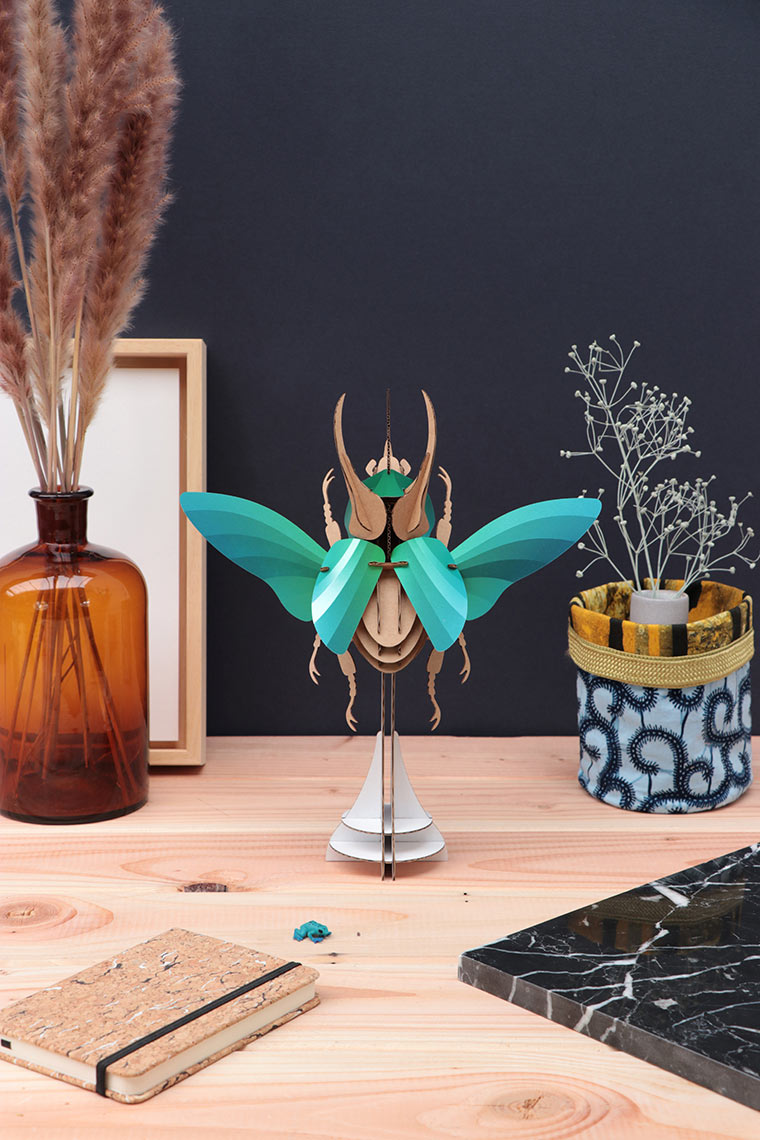 Assembli-Atlas Beetle car green STAND