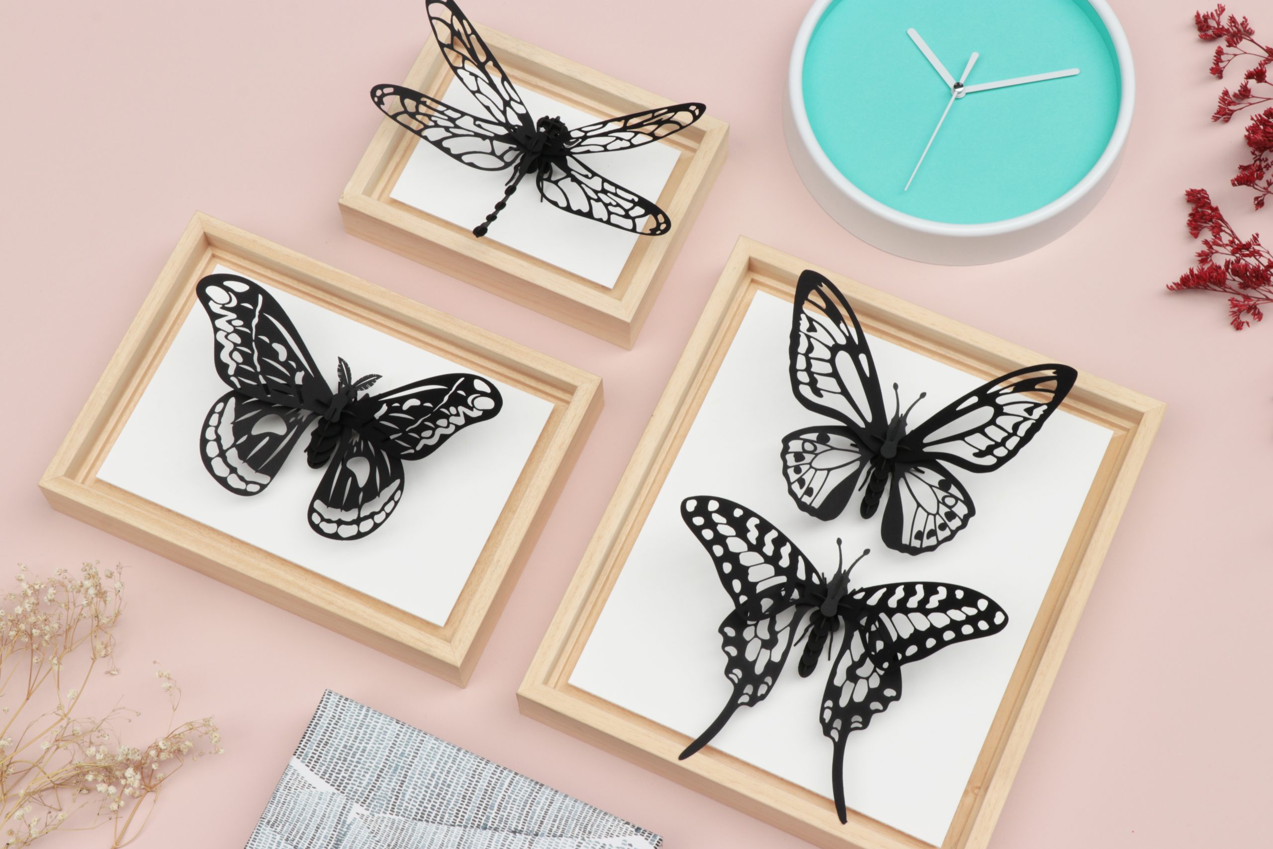 Assembli butterflies black in wooden frame