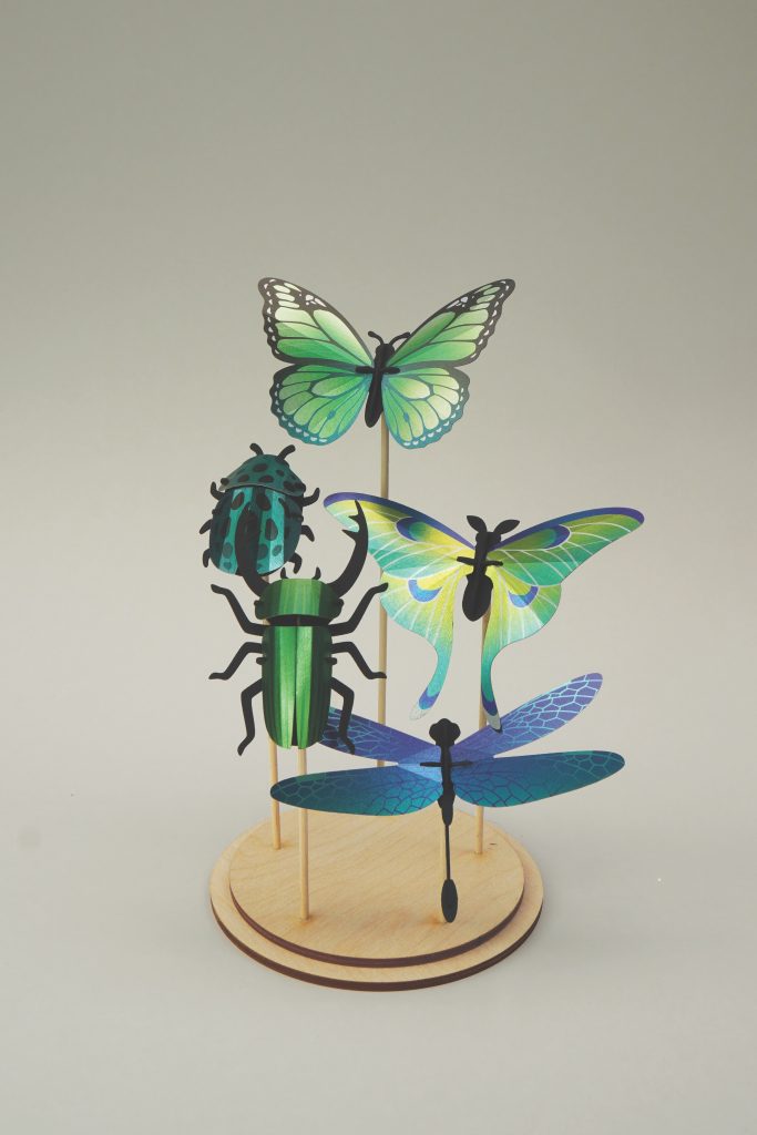 Assembli Mixed Set green on stand